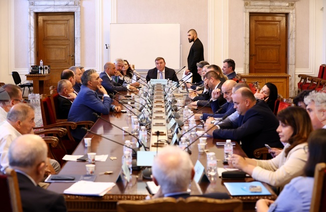 Очаква се депутатите от Комисията по здравеопазване да разгледат ветото на президента върху текстове от Закона за здравното осигуряване