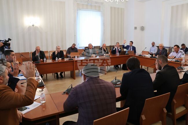 Комисията по отбрана подкрепи пределната възраст на военнослужещите, неупражнили право на пенсия, да се увеличи с две години