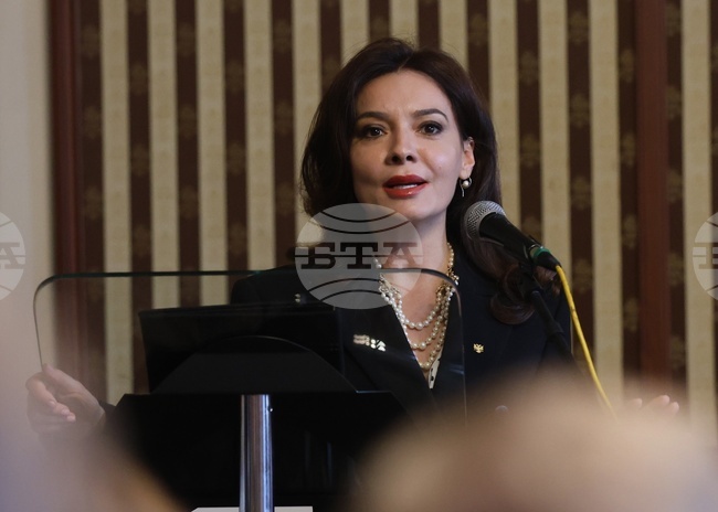 Албанският министър на външните работи осъди масивната атака на Русия срещу Украйна тази нощ и заяви, че ще посети Киев в близките дни