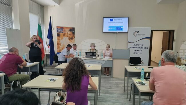 Нови възможности за европейско финансиране представиха пред бизнеса в Добрич Областния информационен център и център "Европа Директно"