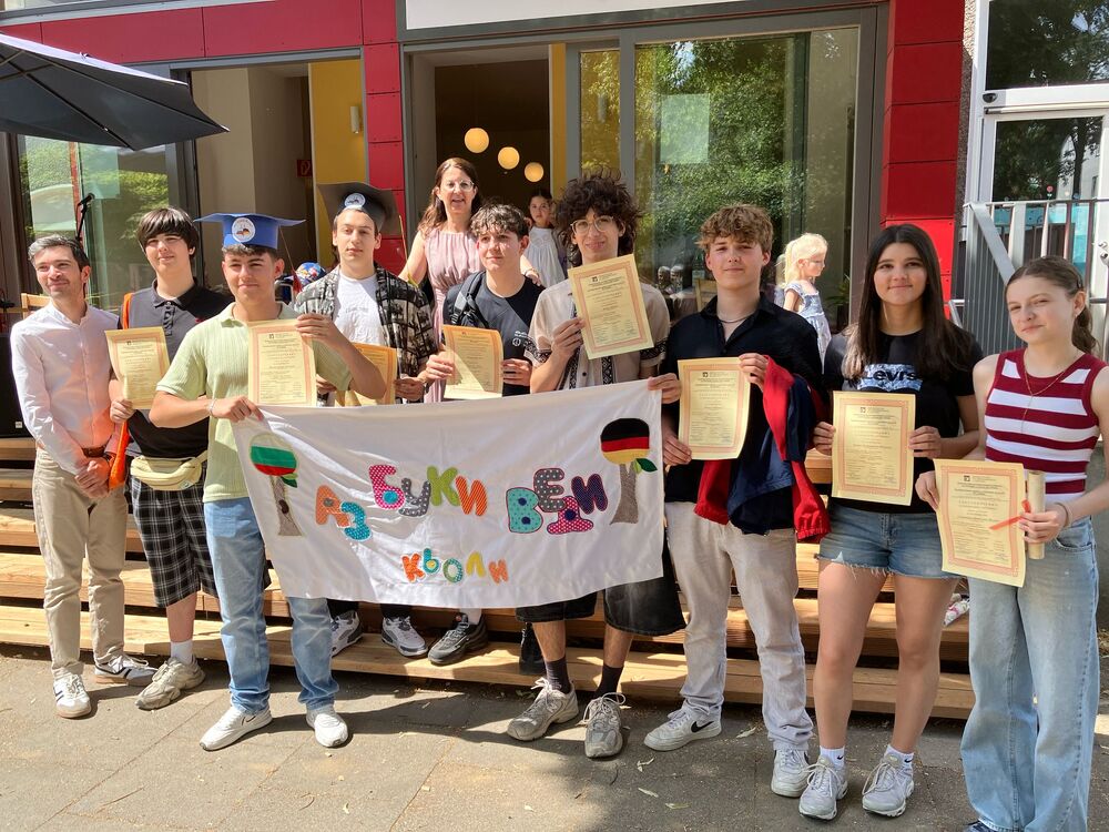 С раздаване на свидетелства за завършен клас приключи учебната година в Българското неделно училище „Аз Буки Веди“ в Кьолн