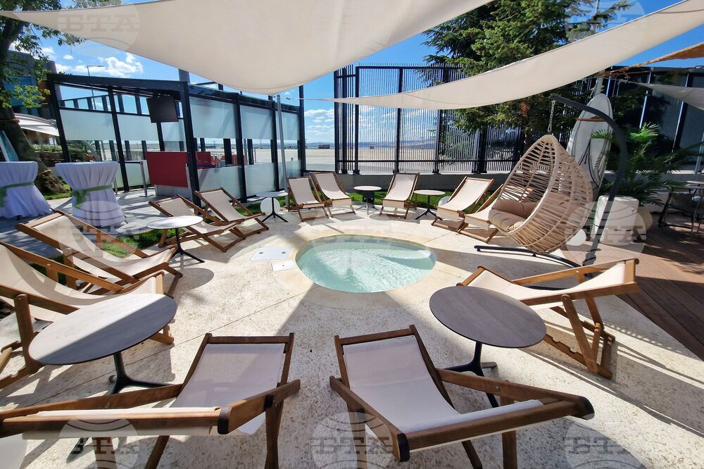 Летище Бургас откри официално "Гейт Гардън" - обновена зона с магазини и кътове за отдих