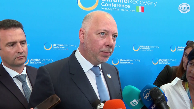 Разделението на властите предполага, че изпълнителната власт не може да коментира политически работата на друга, каза Росен Желязков