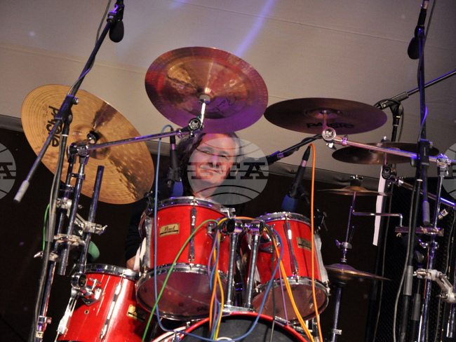 Барабанистът на "Диана експрес" Цветан Банов почина на 67-годишна възраст