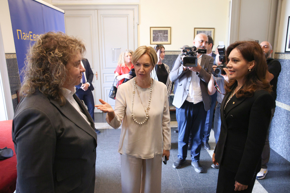 Наталия Киселова: Албания и България показаха зрялост по отношение на българското малцинство