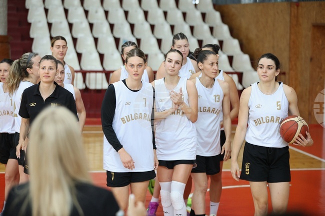 България записа трета поредна победа в първата фаза на квалификациите за Евробаскет 2027 след труден успех над Черна гора