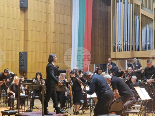 Десетки граждани се насладиха на „Музикална магия 2” на Плевенската филхармония в Пазарджик
