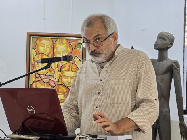 Проф. д-р Пламен Митев представи в Ловеч поредицата „Васил Левски – нови документи и изследвания”