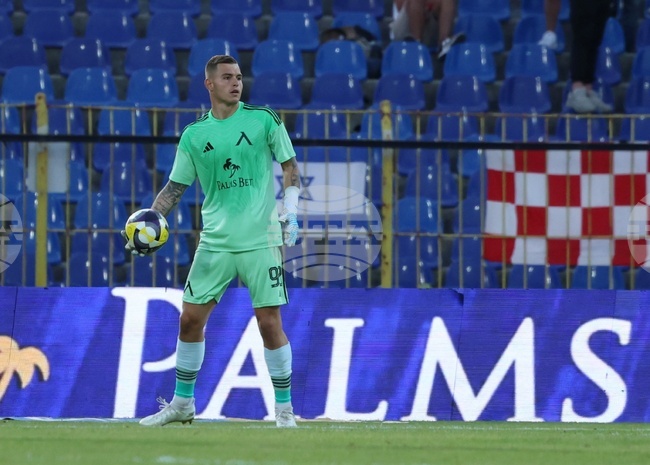 Светослав Вуцов спаси три дузпи и Левски победи Апоел Беер Шева в първия кръг на Лига Европа