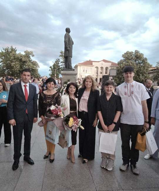 Представители на Българско училище „Райна Княгиня“ в Дъблин и Корк, Ирландия, взеха участие във „Вазовите празници“ в Сопот