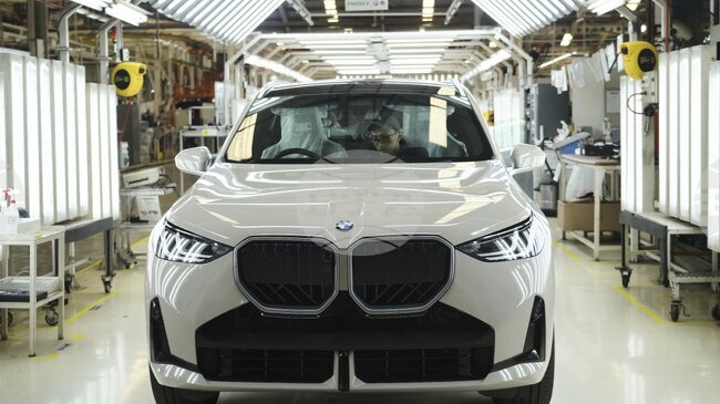 Износът на германски автомобили за Китай се е сринал с една трета през 2025 г., сочат данните на икономически институт