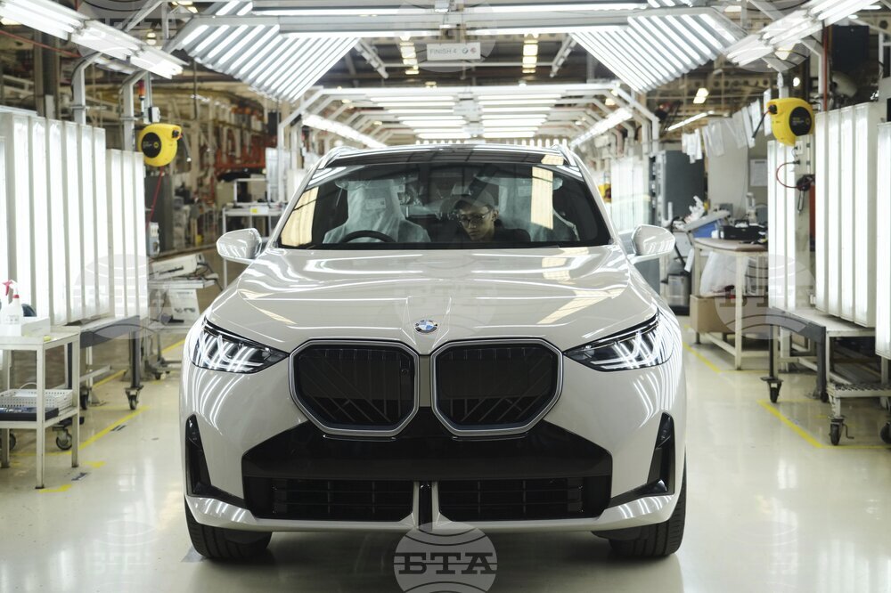 Износът на германски автомобили за Китай се е сринал с една трета през 2025 г., сочат данните на икономически институт