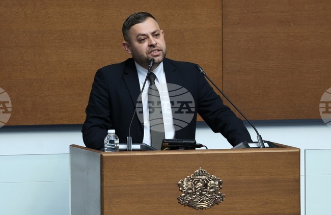 Никога повече не бива да допускаме геноцид никъде по света, заявиха от „Алианс за права и свободи“ в декларация в памет на жертвите в Сребреница 