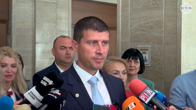 Това е най-успешният вот на недоверие, каза лидерът на „Величие“ Ивелин Михайлов и добави, че готви нов вот за незаконното строителство