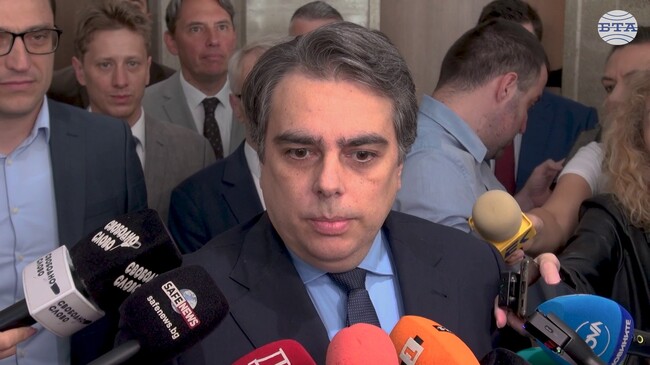 ПП-ДБ ще работят за общ вот на недоверие през септември, каза Асен Василев