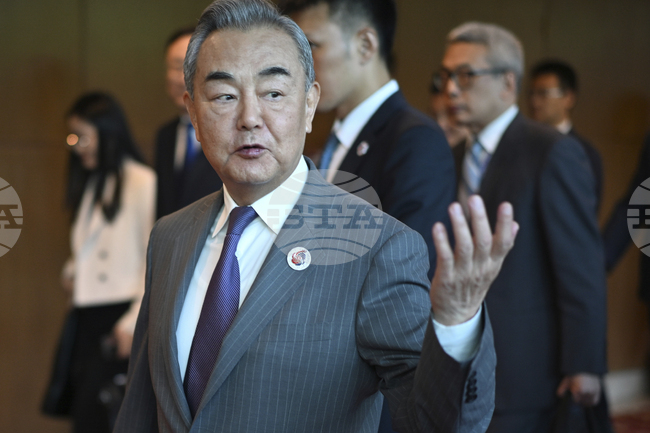 Ван И пристигна в Кабул за среща на външните министри на Китай, Афганистан и Пакистан 