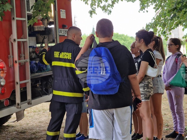 Детска академия по безопасност в Разград учи деца как да реагират при критични ситуации 