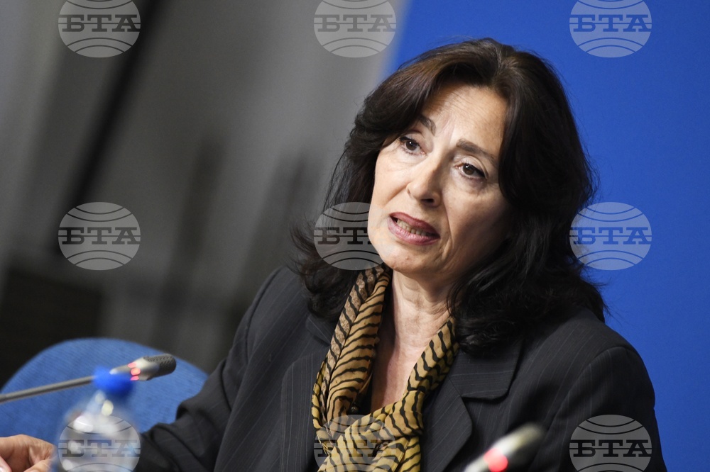 Diplomatic Institute Presents Its DOCENDO DISCIMUS Awards