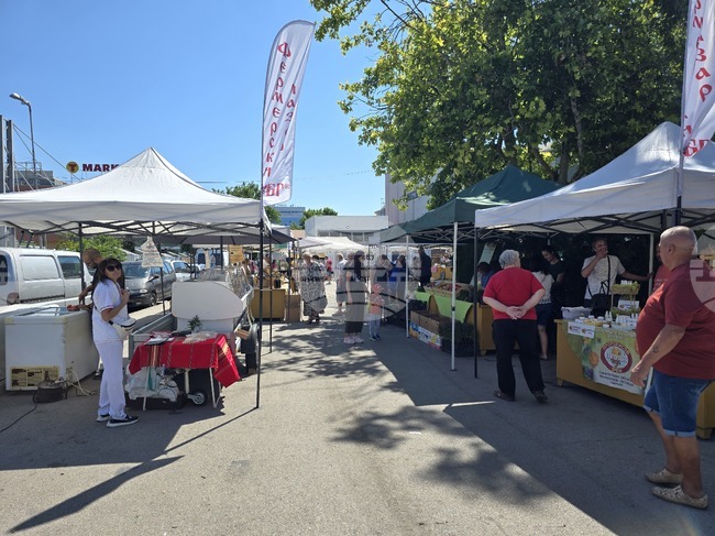 Фермерският пазар в Плевен посреща посетителите с лятно издание 