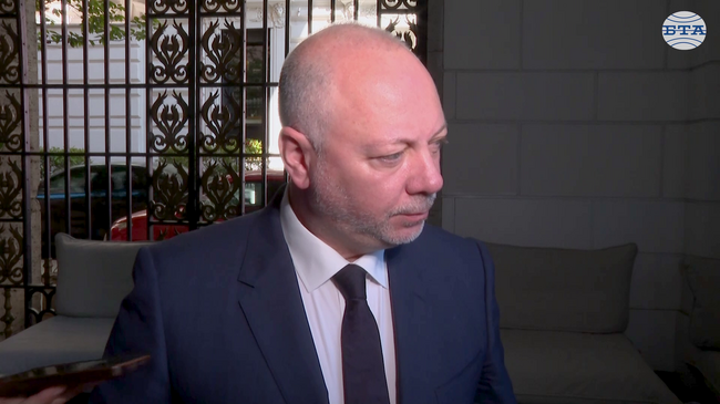 С президента Зеленски обсъдихме темата за по-добра координация между нашите електросистемни оператори, каза премиерът Росен Желязков