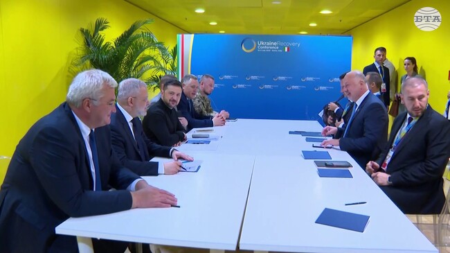 Премиерът Желязков разговаря с президента Зеленски в Рим