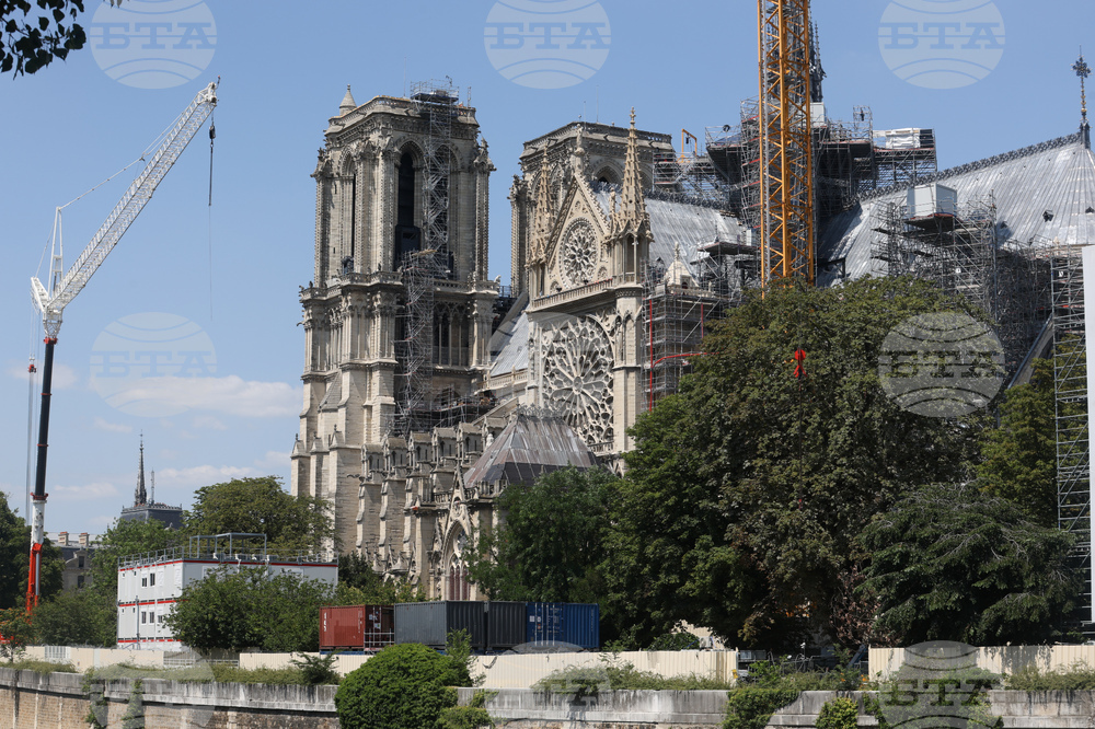 Франция - Париж - катедрала „Нотр Дам де Пари“ - туризъм