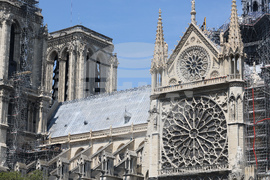 Франция - Париж - катедрала „Нотр Дам де Пари“ - туризъм