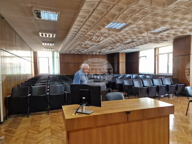 Окръжният съд в Смолян осъди условно 88-годишен мъж, опитал да внесе наркотик на внука си в затворническото общежитие на Герзовица