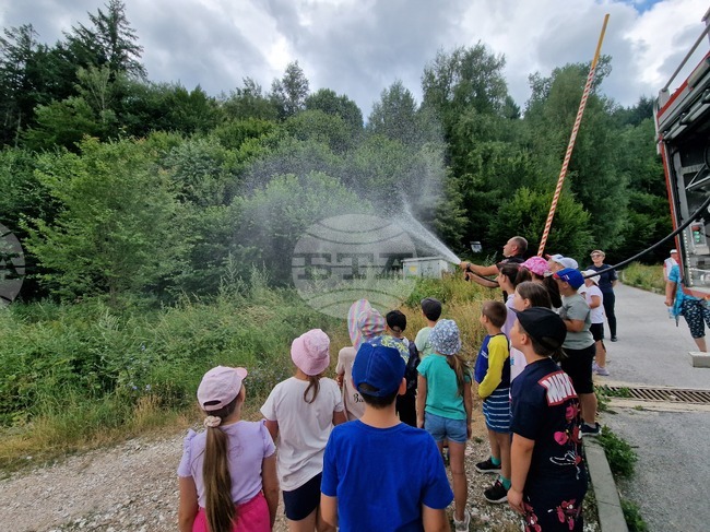 Пожарникари се включиха в летните занимания на Обединен детски комплекс в Смолян