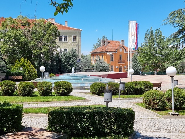 Парково пространство на брега на река Тунджа и зони за отдих и спорт ще бъдат обособени в градския парк на Елхово