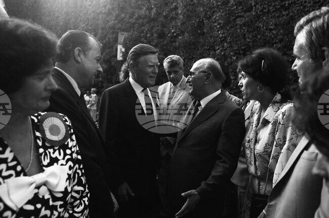 На 14 юли 1989 г. тържествено са отбелязани 200 години от началото на Френската революция