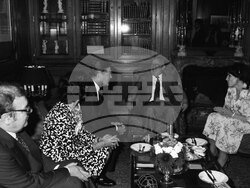 Прием в салоните на френското посолството