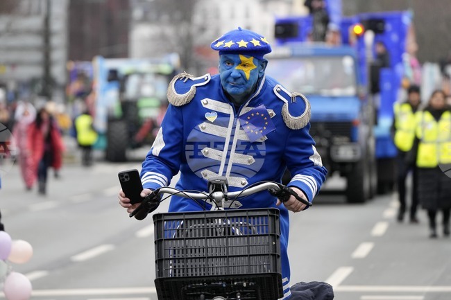 Русия насрочи съдебен процес срещу германски скулптор за сатирични карнавални фигури на Путин