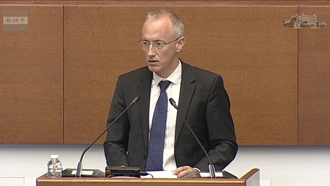 Процедурата за промяна в училищната мрежа е регламентирана в образователния закон, каза министър Красимир Вълчев