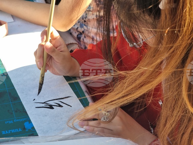 Безплатни уроци по китайски език и тази година ще получат ученици в Свищов 