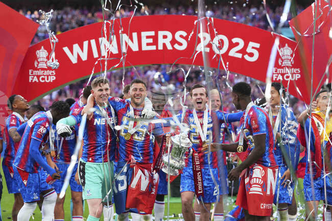 Съсобственикът на Ню Йорк Джетс Робърт Ууд Джонсън придоби пакет акции на Кристъл Палас