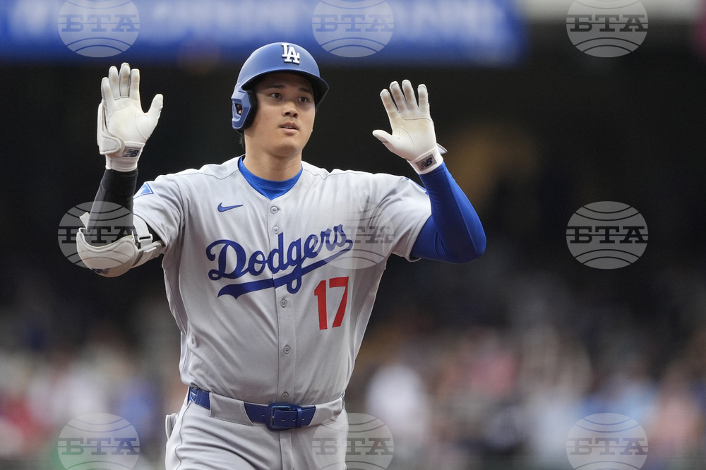 Dodgers Brewers Baseball