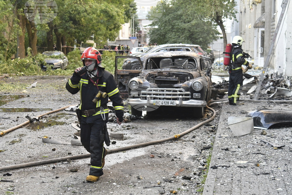 Украинските ВВС обявиха, че през нощта са били свалени 319 дрона и 25 крилати ракети, изстреляни от Русия