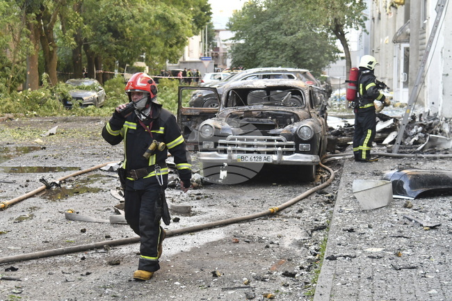 Украинските ВВС обявиха, че през нощта са били свалени 319 дрона и 25 крилати ракети, изстреляни от Русия