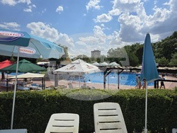 В Сливен работят няколко открити басейна през лятото