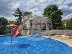 В Сливен работят няколко открити басейна през лятото