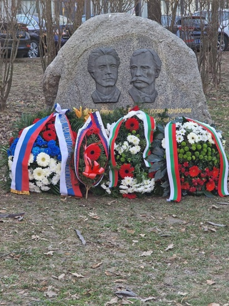 Паметник с барелефи на Левски и Раковски е открит в сръбската столица Белград на 18 декември 2007 г.