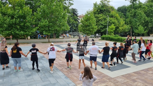 Фолклорен клуб „Омая“ започна репетиции на открито в Търговище