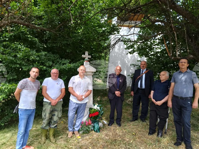 Сърбия - село Божица - почит към паметта на поручик Генчо Неделчев