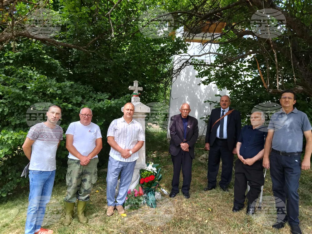 Сърбия - село Божица - почит към паметта на поручик Генчо Неделчев