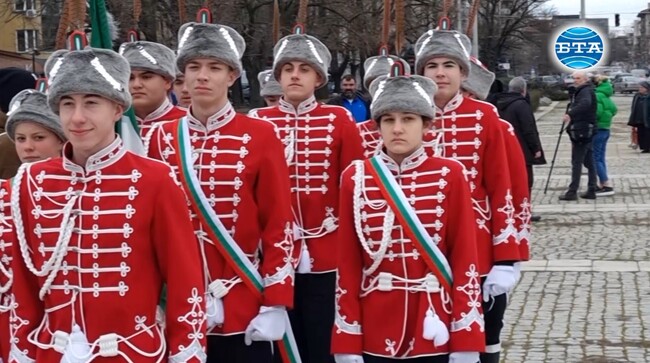 Русе отбеляза 145 години от Освобождението си с маршове и молебен