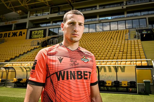 Вратарят Християн Славков се завърна в Ботев (Пловдив) 