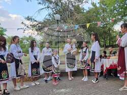 В село Питово организираха обредно закриване на жътвата