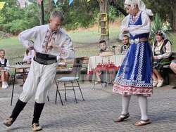 В село Питово организираха обредно закриване на жътвата