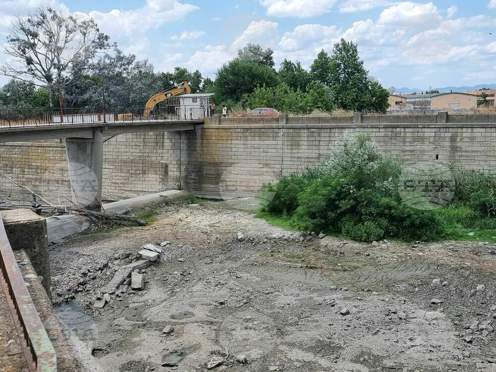 Ямбол - водно съоръжение - ремонт - мъртва риба